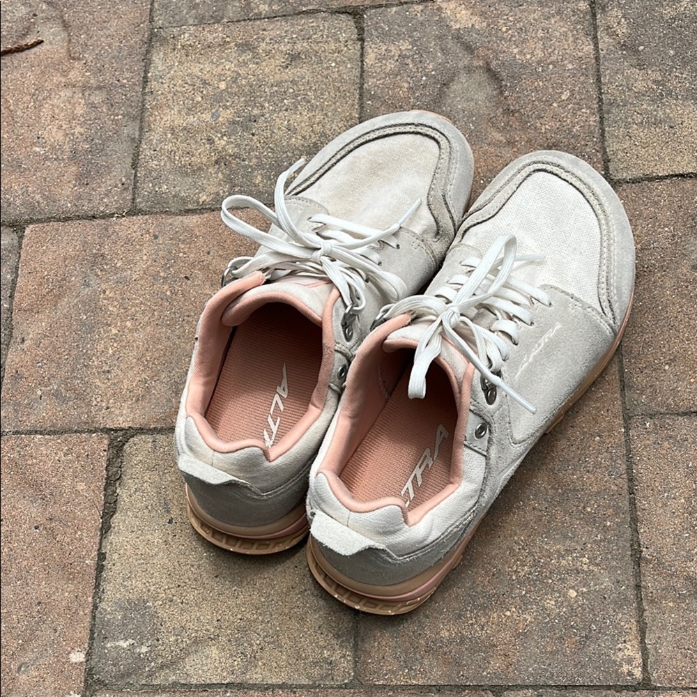 Altra Women’s Lone Peak Alpine - Hiking, Walking, Lifestyle - Minimally Worn